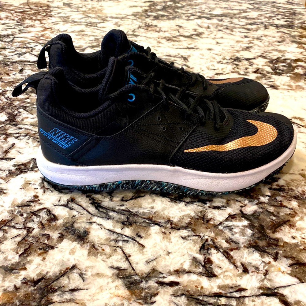 Nike Fly By II Size 10 Mens Sneakers